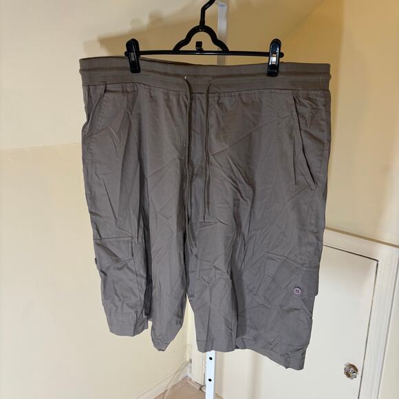 Kenneth Cole NWT Men's Regular Fit Stretch Cargo Shorts Brown Size 48 - Picture 1 of 8